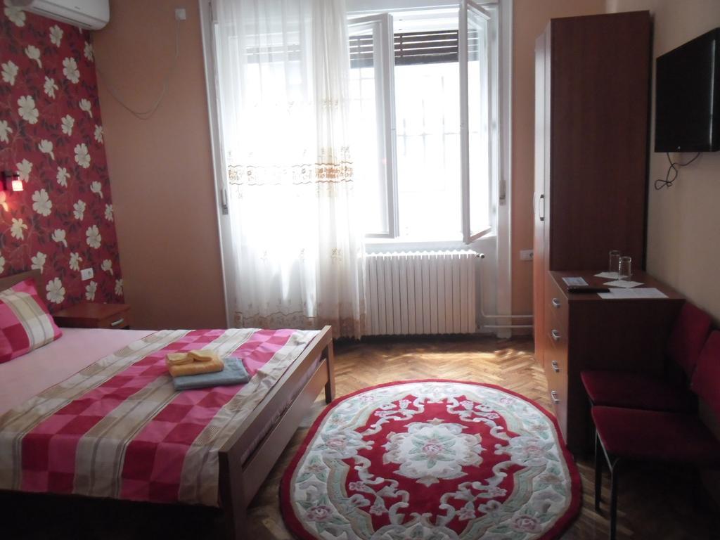 Family Top Rooms Bela Lada Sobe Нови-Сад Номер фото
